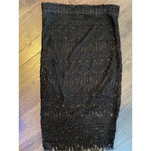 Black lace knee skirt. Medium.